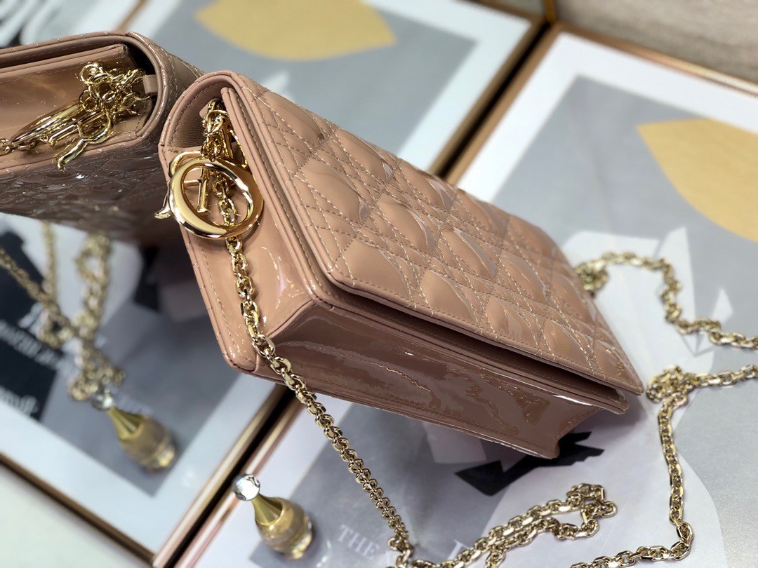 D*or lady D*or clutch with chain in rose des vents patent leather