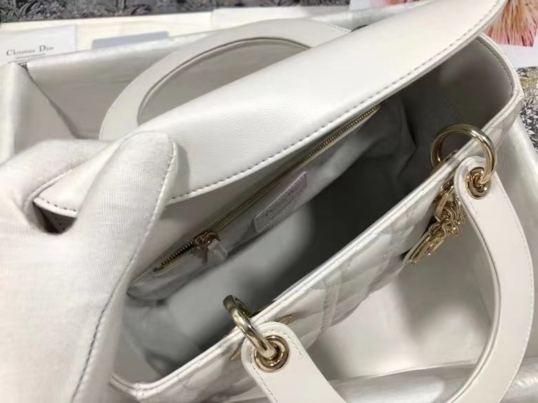 D*or medium lady D*or bag in white cannage lambskin