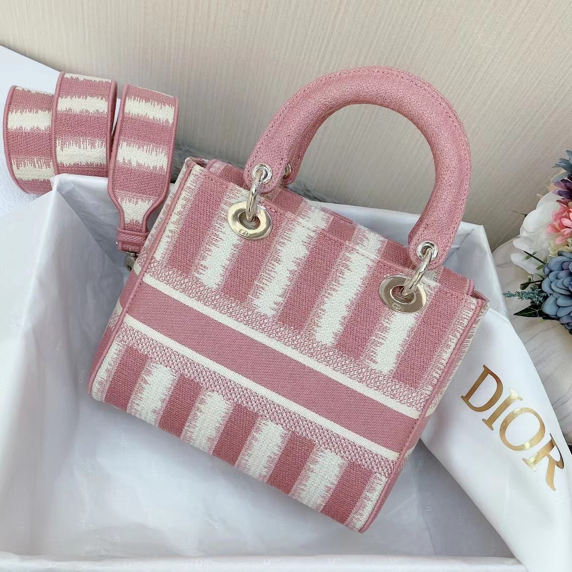 D*or medium lady d-lite bag in pink d-stripes embroidery