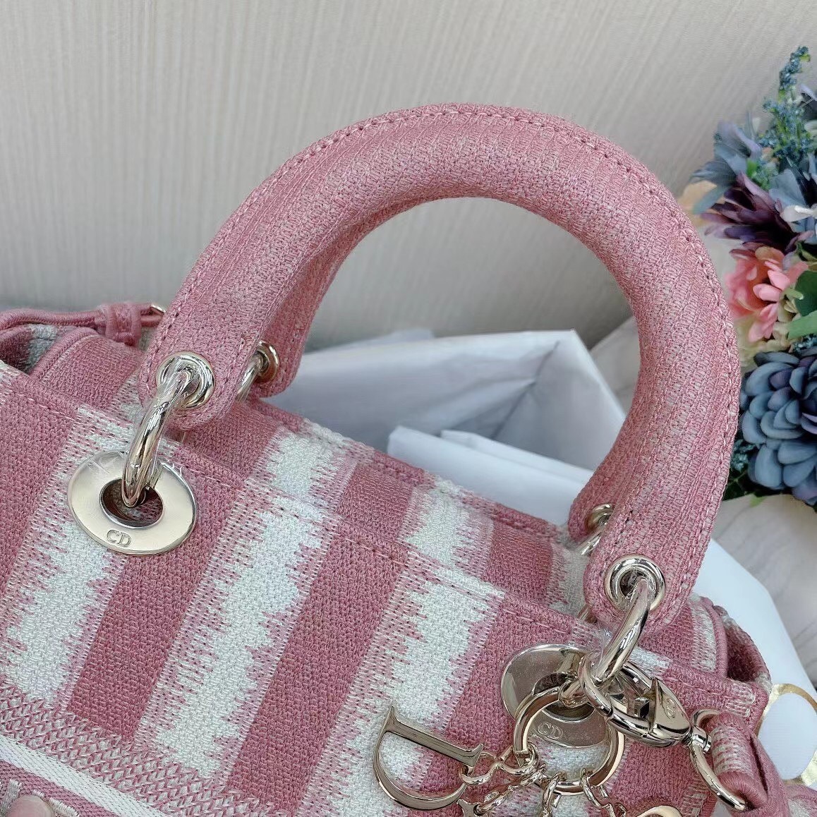 D*or medium lady d-lite bag in pink d-stripes embroidery
