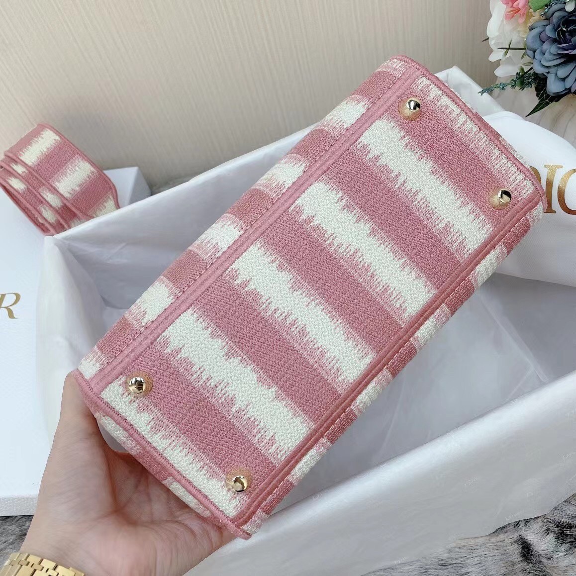 D*or medium lady d-lite bag in pink d-stripes embroidery