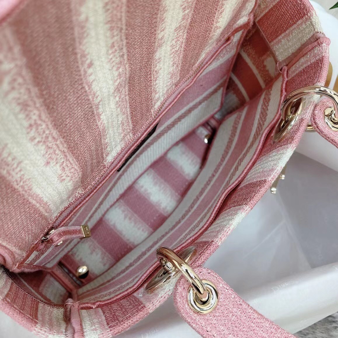 D*or medium lady d-lite bag in pink d-stripes embroidery