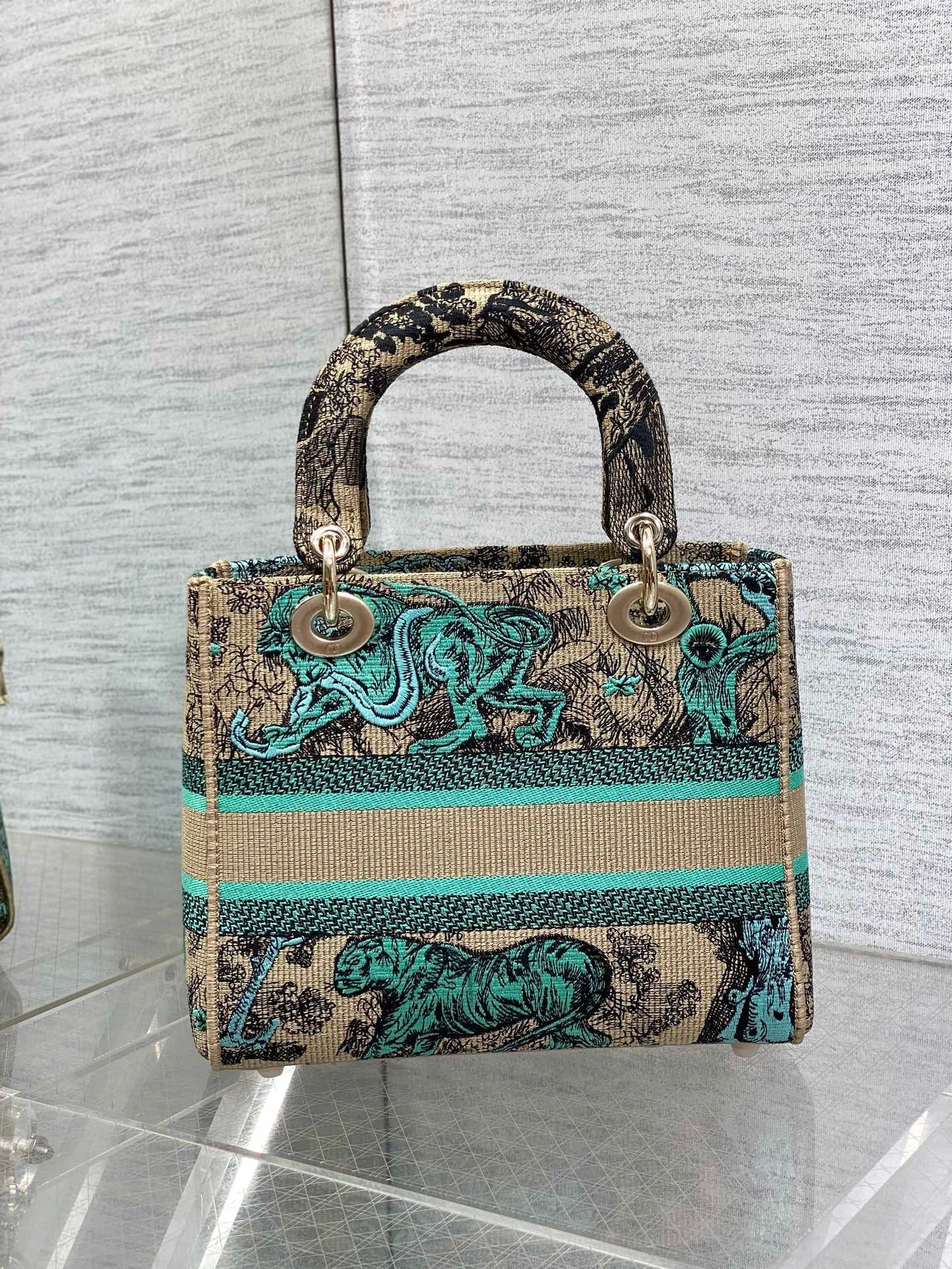 D*or D*oriviera lady d-lite medium bag in raffia with green toile de jouy sauvage embroidery