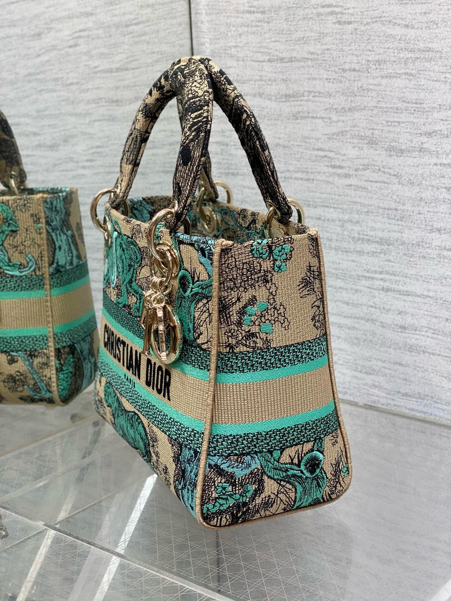 D*or D*oriviera lady d-lite medium bag in raffia with green toile de jouy sauvage embroidery