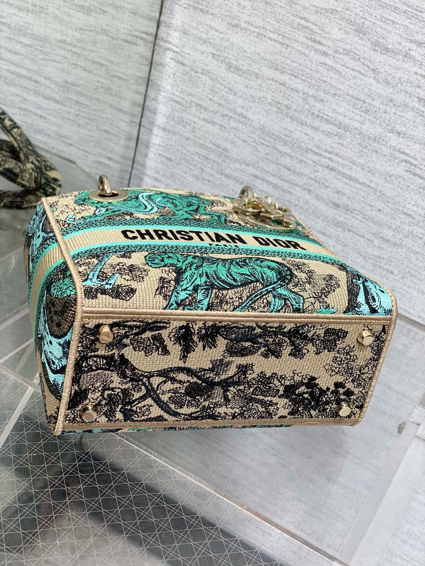 D*or D*oriviera lady d-lite medium bag in raffia with green toile de jouy sauvage embroidery
