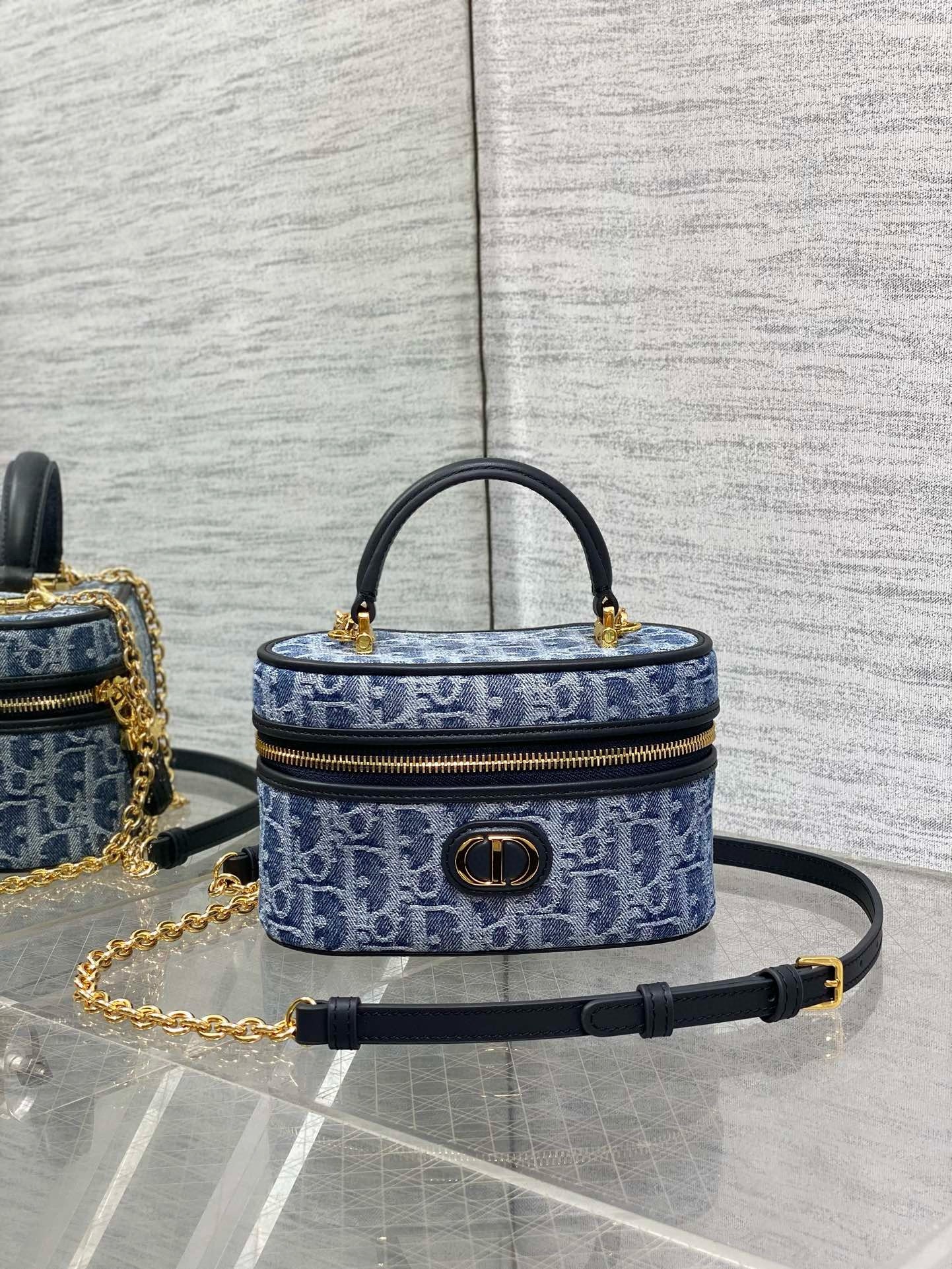 D*or 30 montaigne mini vanity case in blue denim oblique jacquard