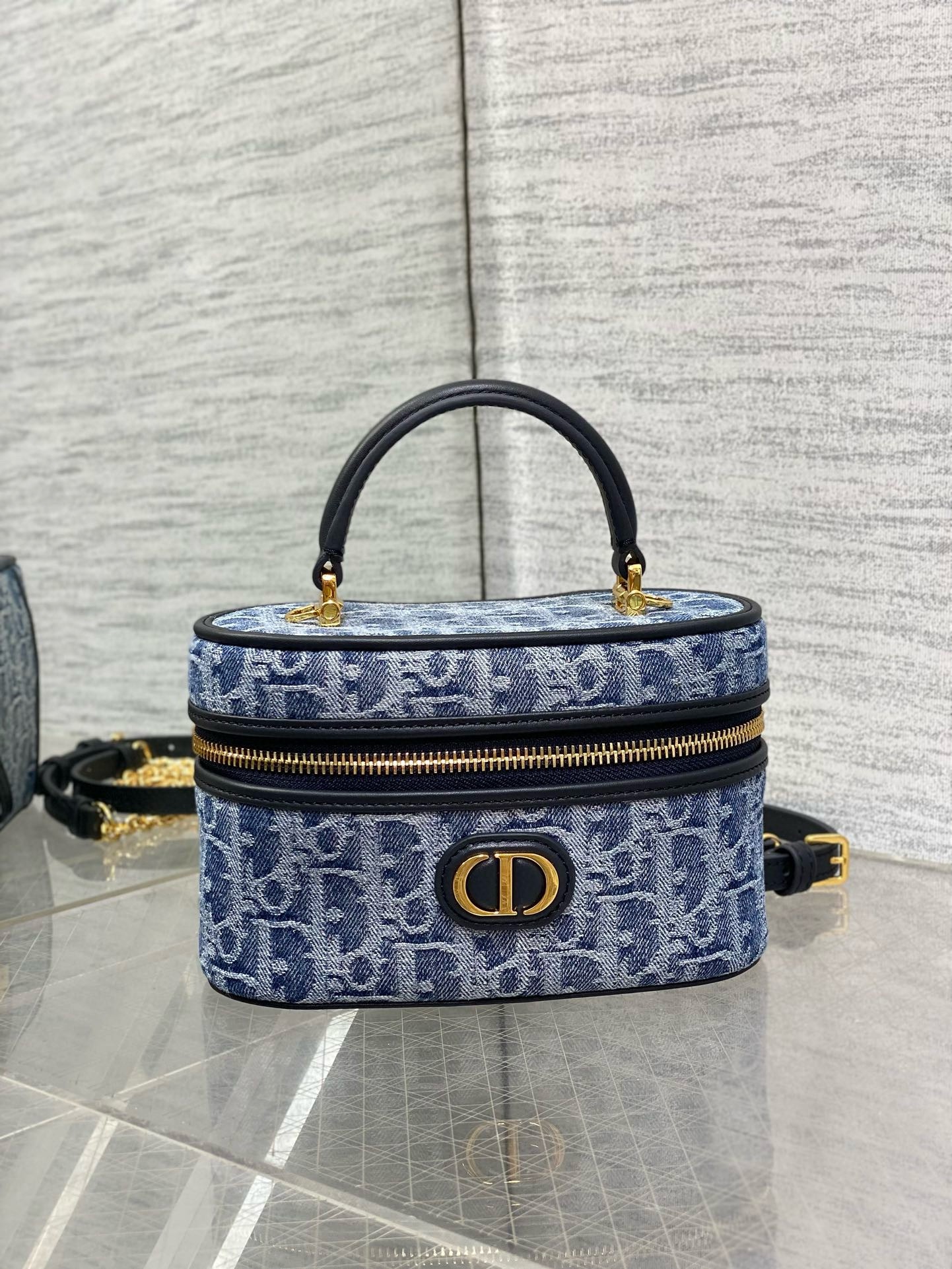 D*or 30 montaigne mini vanity case in blue denim oblique jacquard