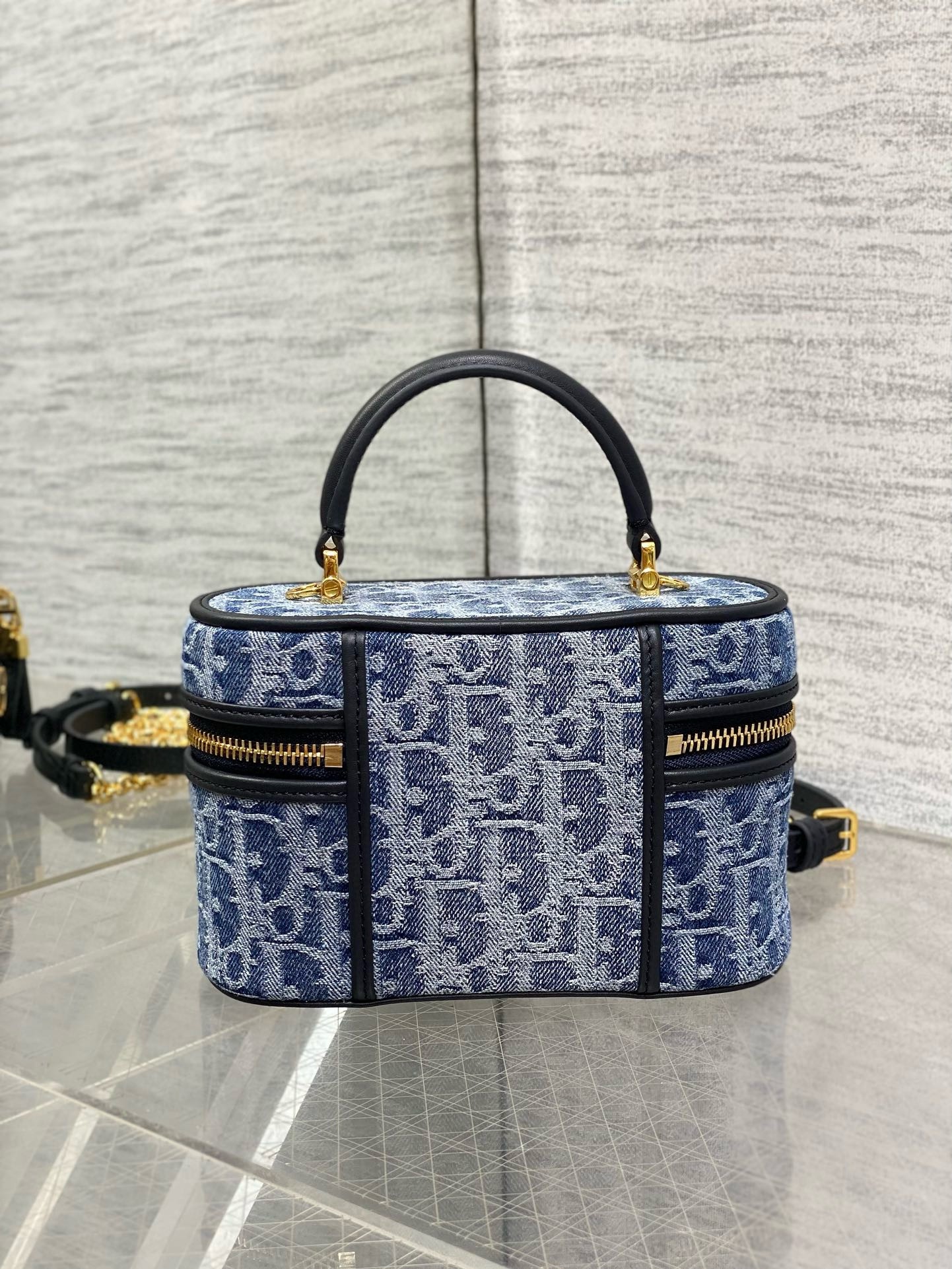 D*or 30 montaigne mini vanity case in blue denim oblique jacquard