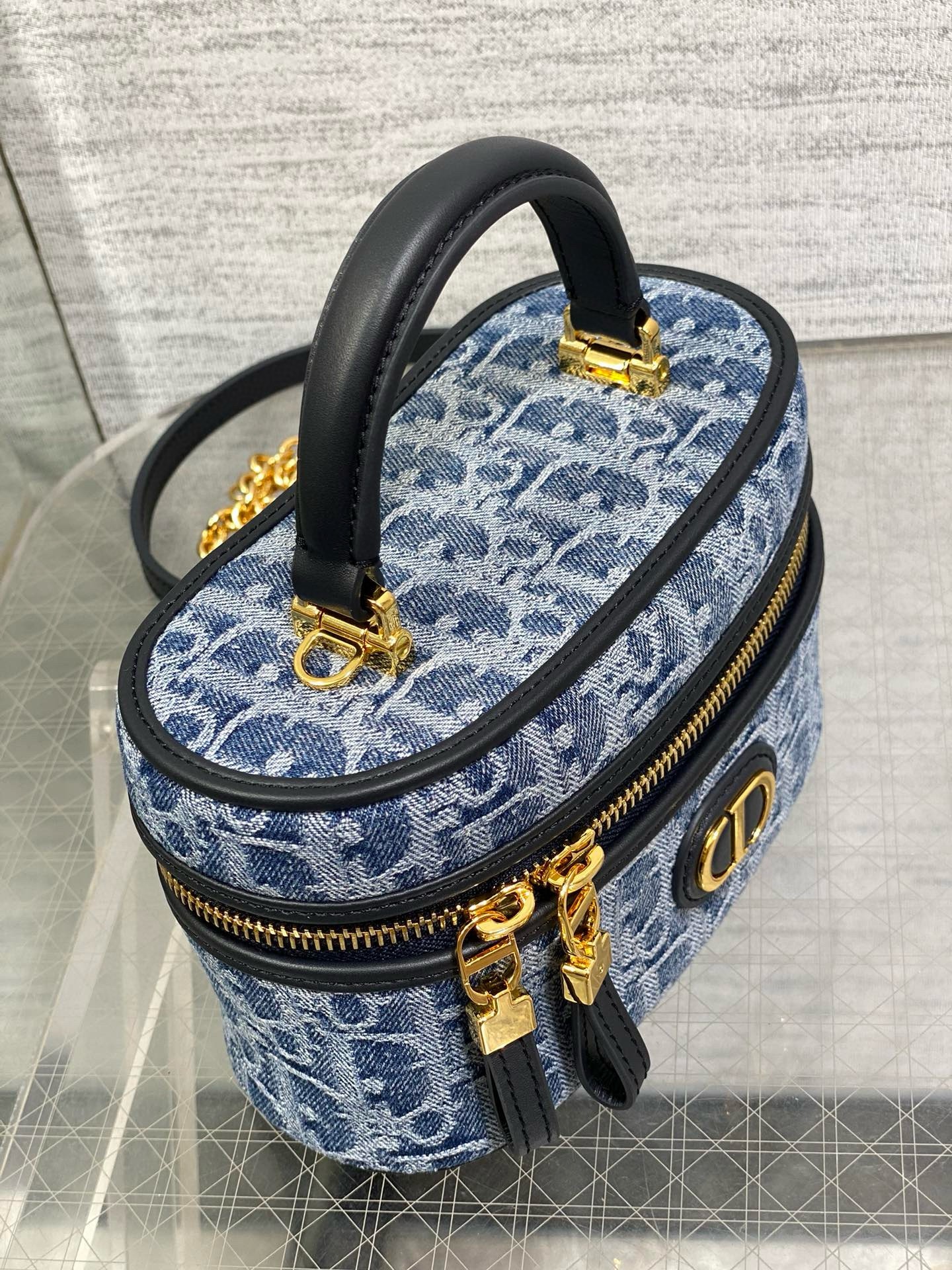 D*or 30 montaigne mini vanity case in blue denim oblique jacquard