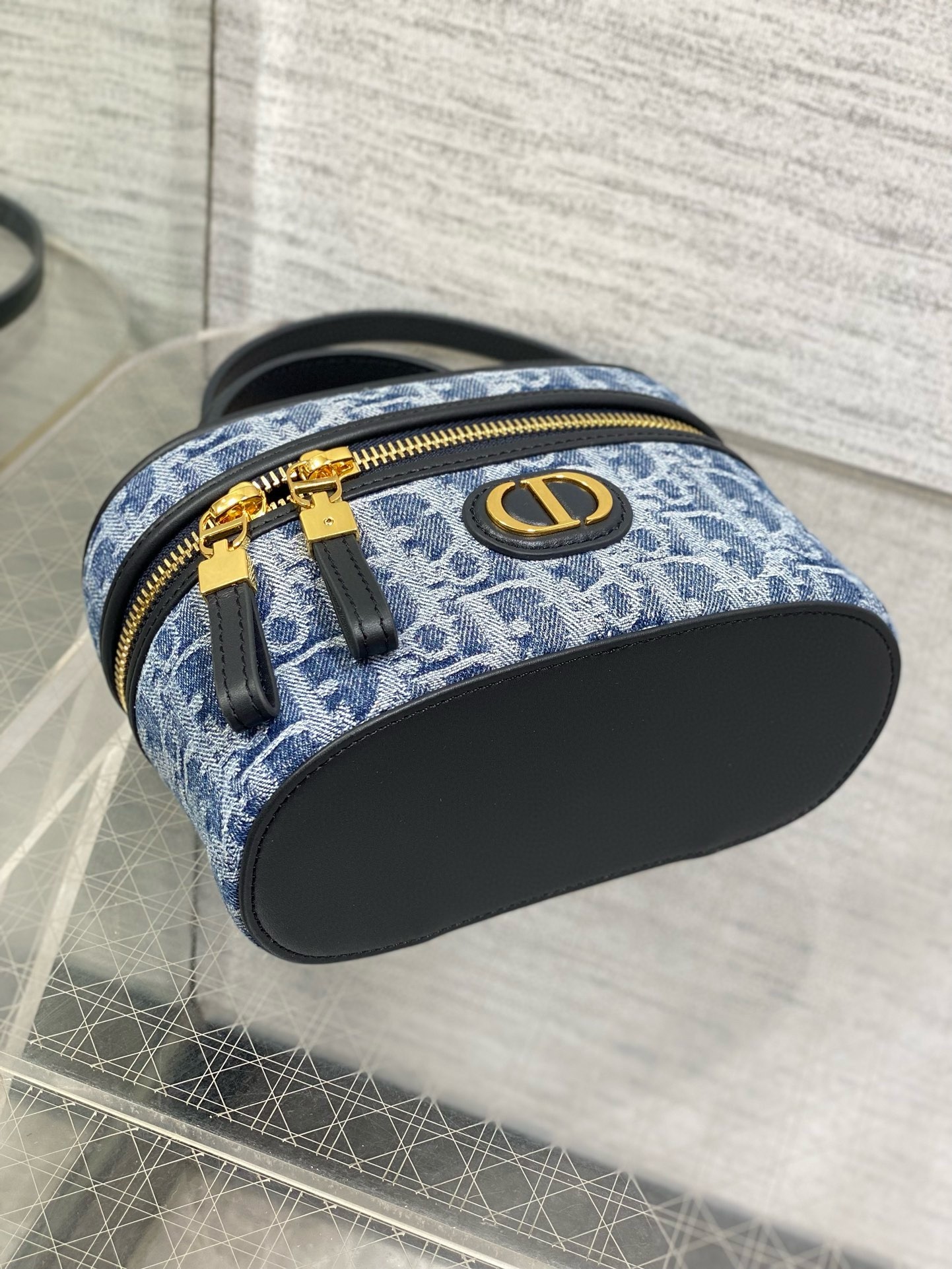 D*or 30 montaigne mini vanity case in blue denim oblique jacquard