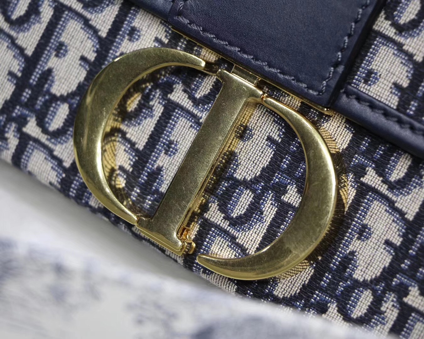D*or 30 montaigne box bag in blue oblique canvas