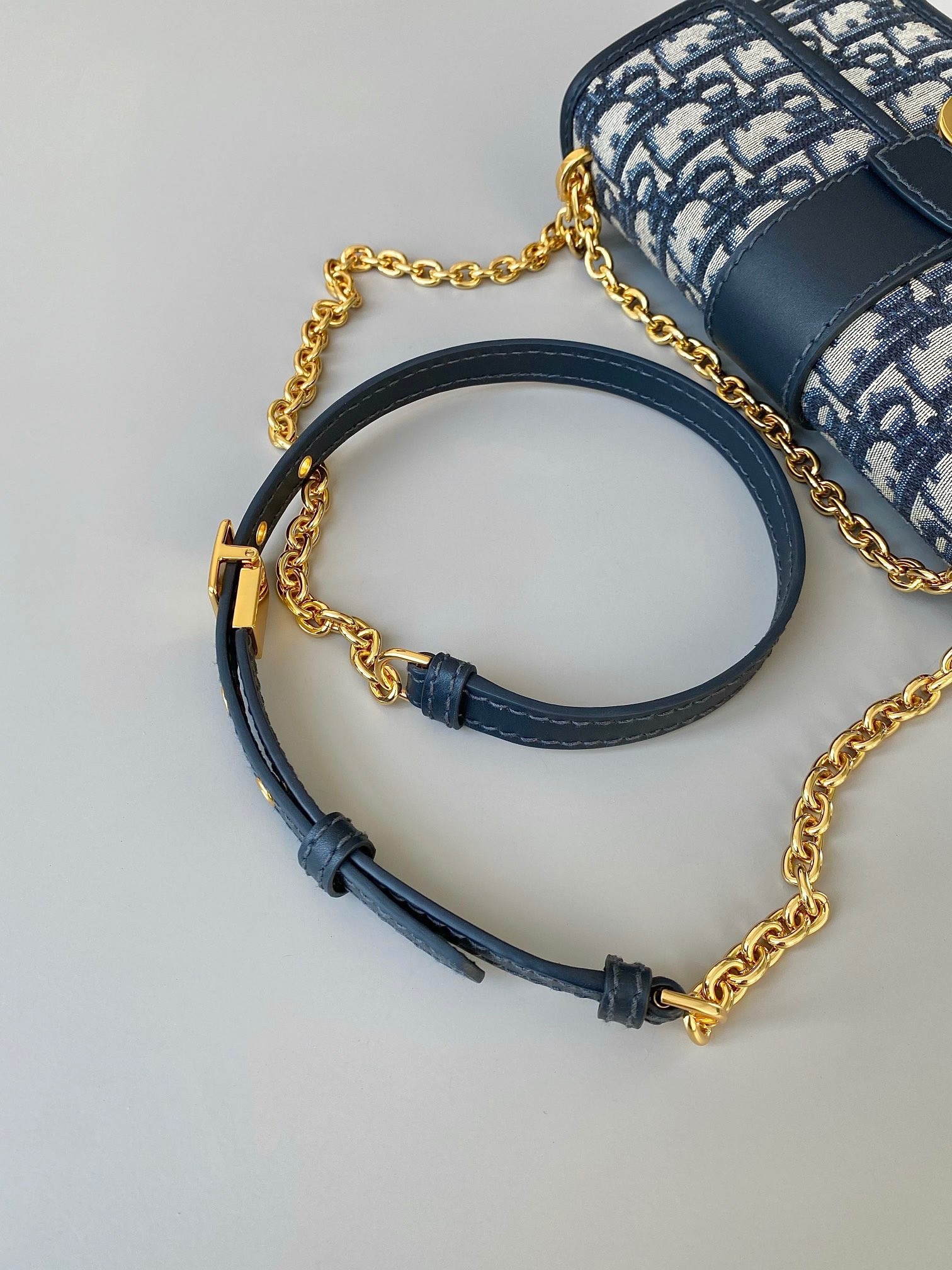 D*or 30 montaigne east-west bag with chain in blue oblique jacquard