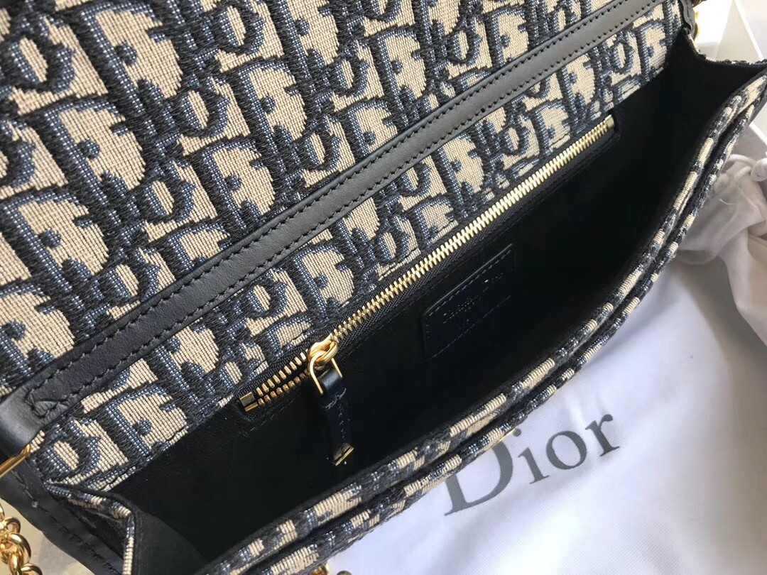 D*or 30 montaigne clutch bag in blue oblique canvas