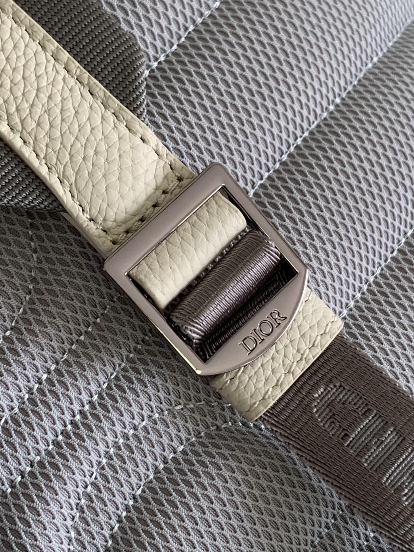 D*or rider 2.0 zipped backpack in beige gravity leather