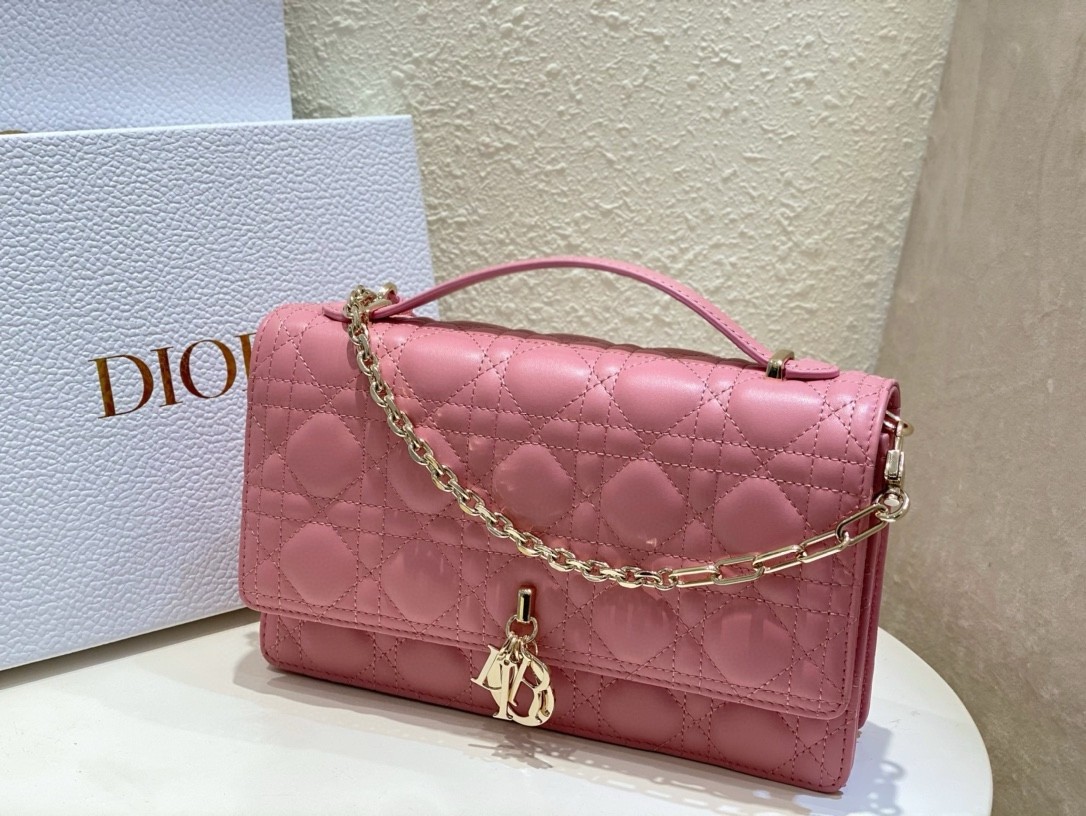 D*or miss D*or top handle bag in melocoton pink cannage lambskin