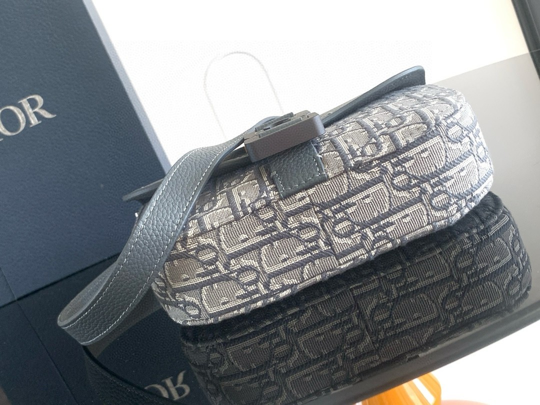 D*or mini saddle messenger bag in grey oblique jacquard and calfskin