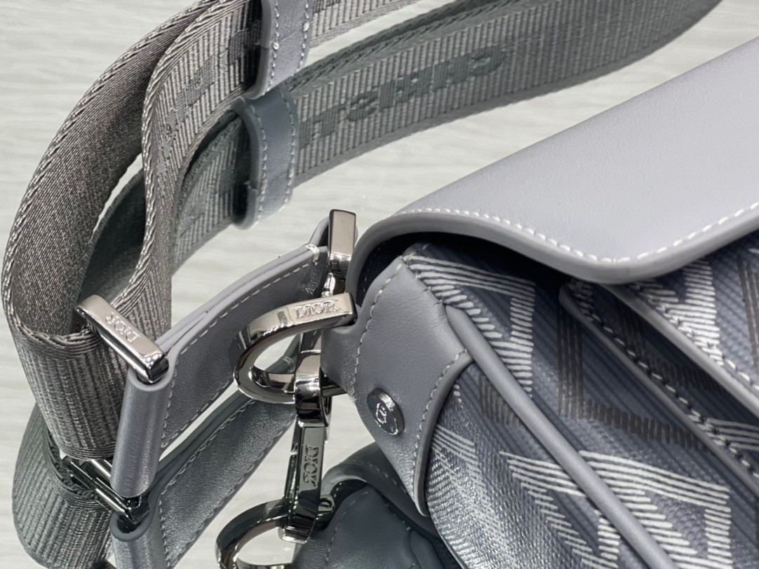D*or hit the road messenger bag in gray cd diamond canvas