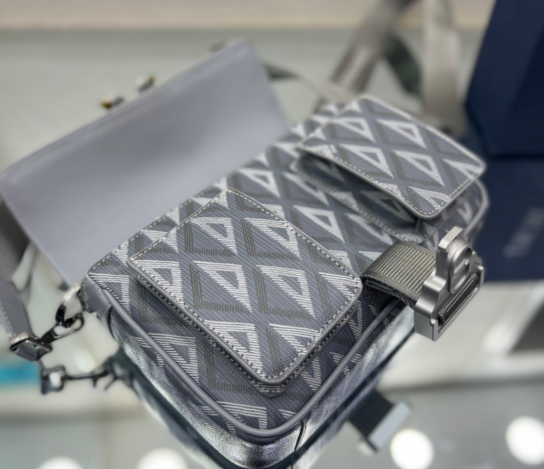 D*or hit the road messenger bag in gray cd diamond canvas