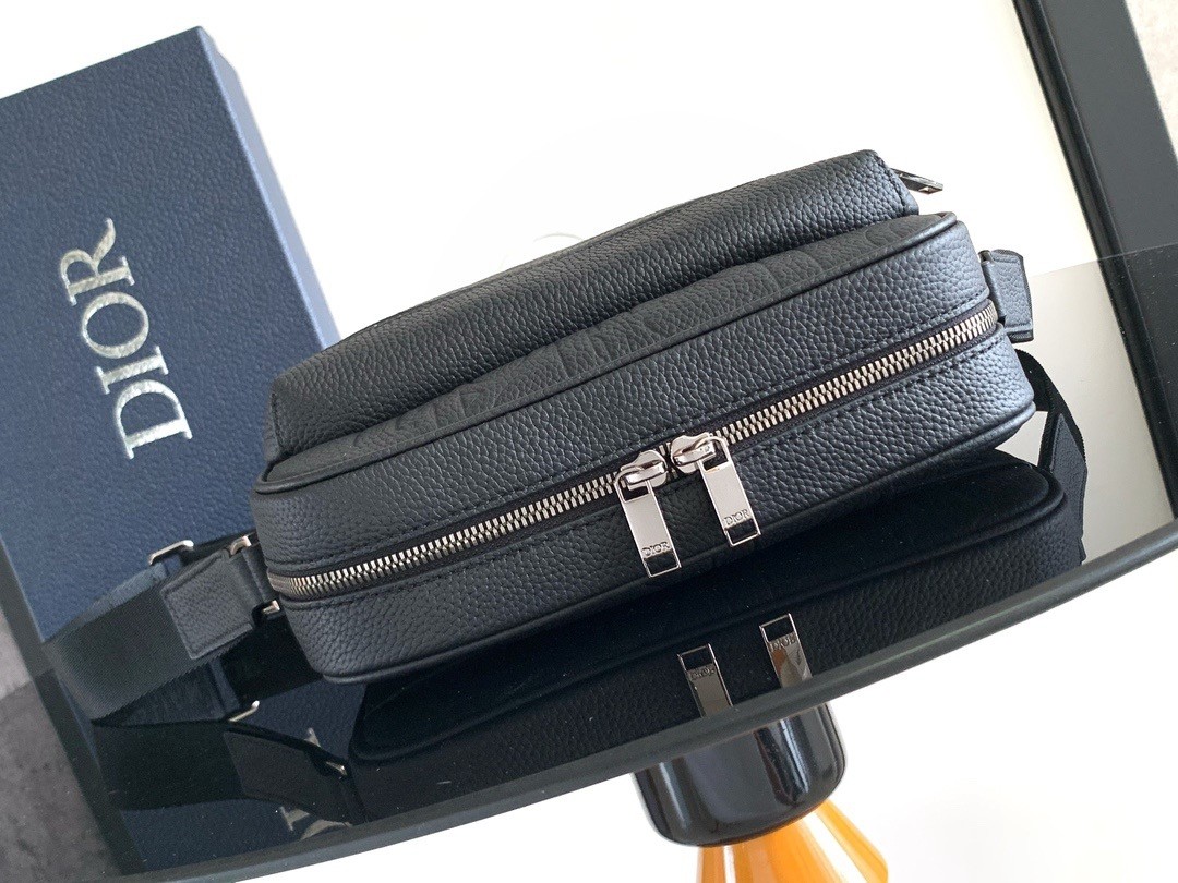 D*or rider 2.0 zipped messenger bag in black gravity leather