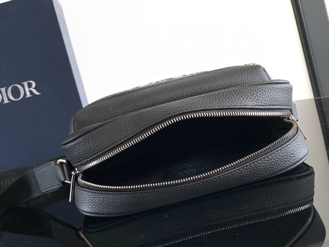 D*or rider 2.0 zipped messenger bag in beige oblique with black leather