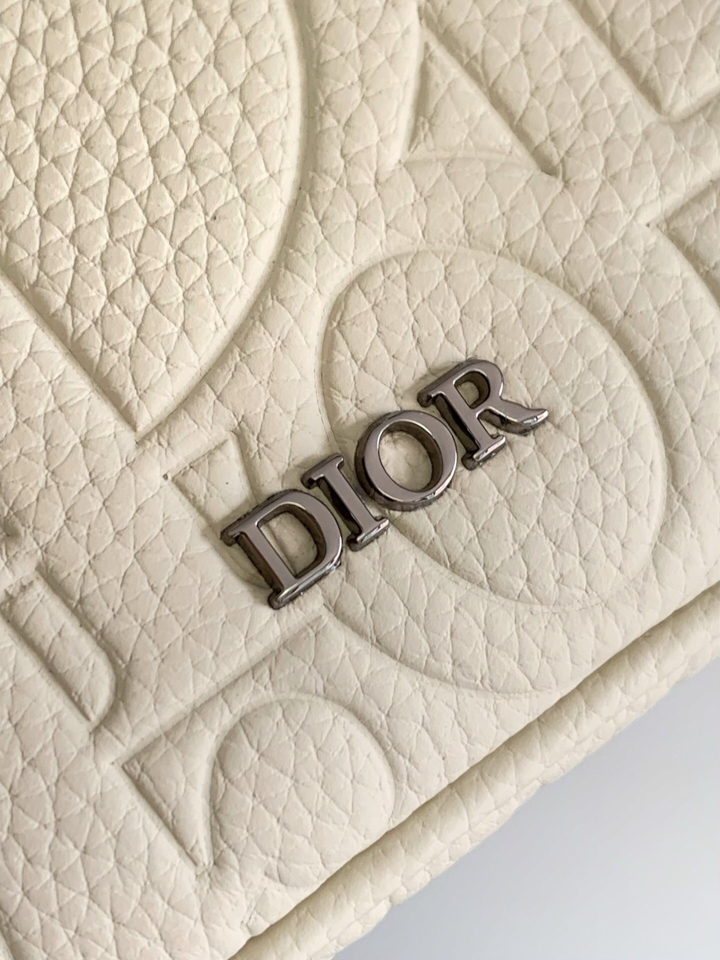 D*or hit the road flap messenger bag in beige gravity leather