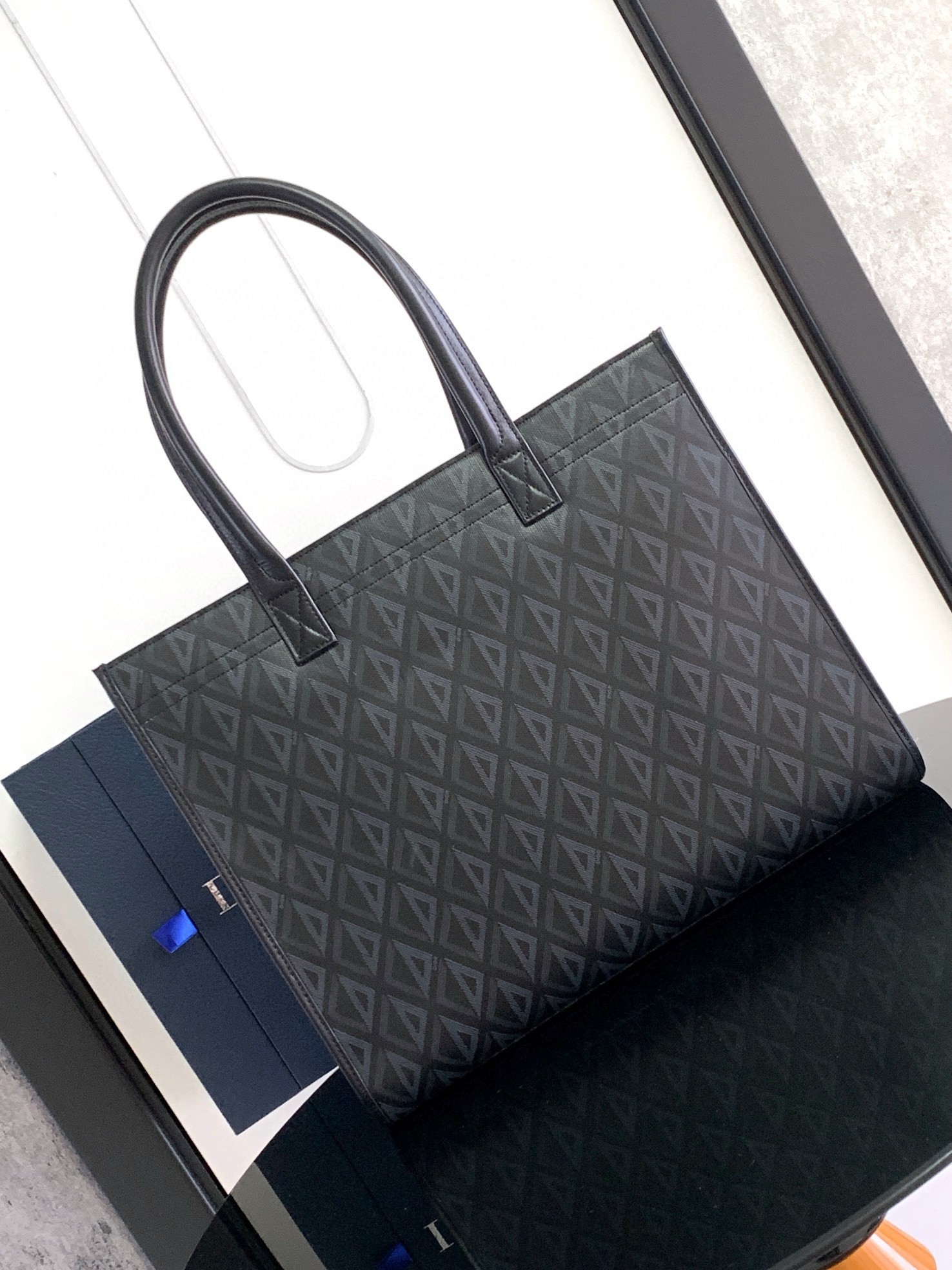 D*or safari tote bag in black cd diamond canvas