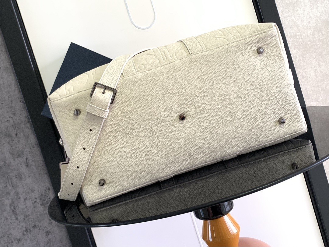D*or weekender 40 bag in beige D*or gravity leather