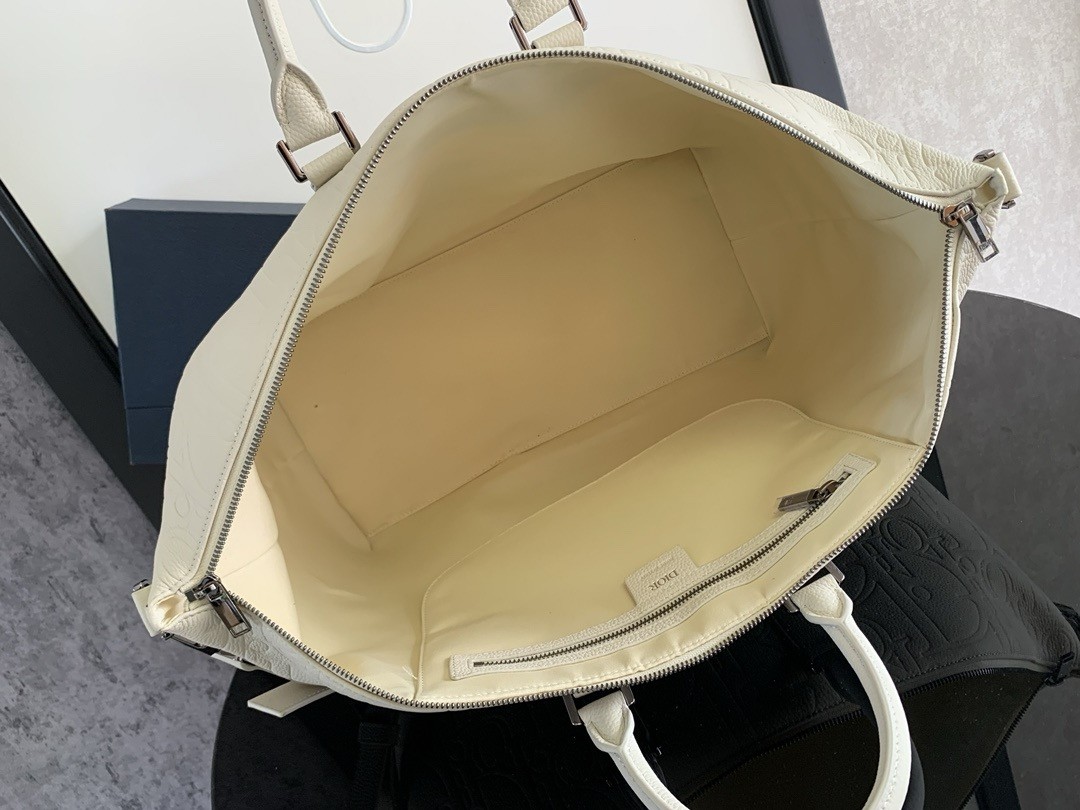 D*or weekender 40 bag in beige D*or gravity leather