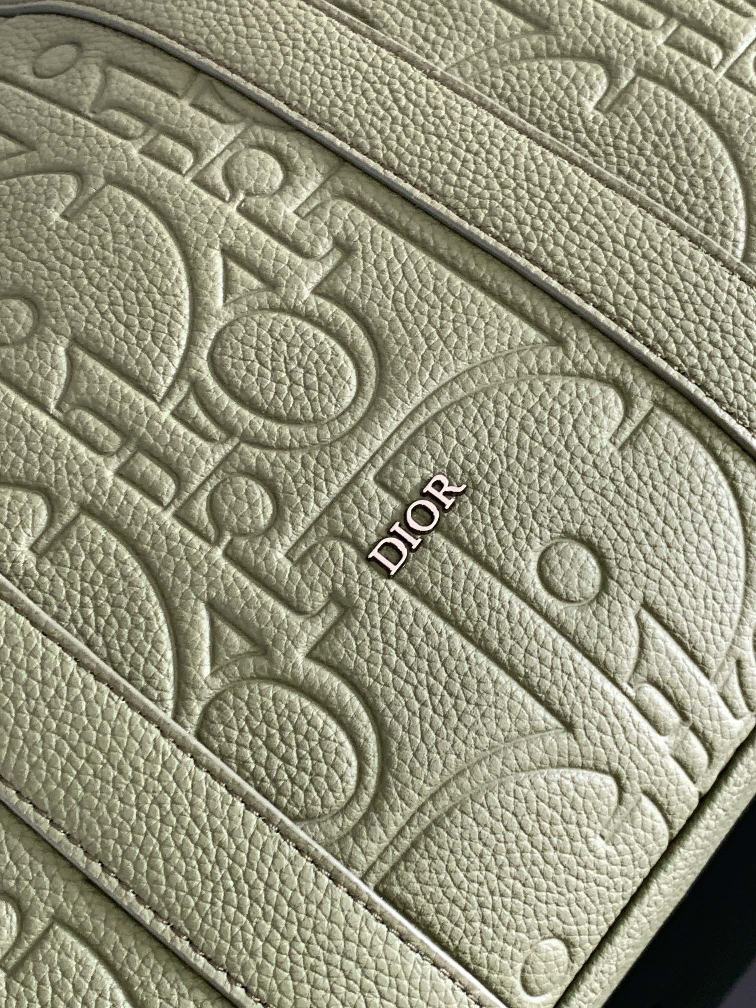D*or weekender 40 bag in khaki D*or gravity leather