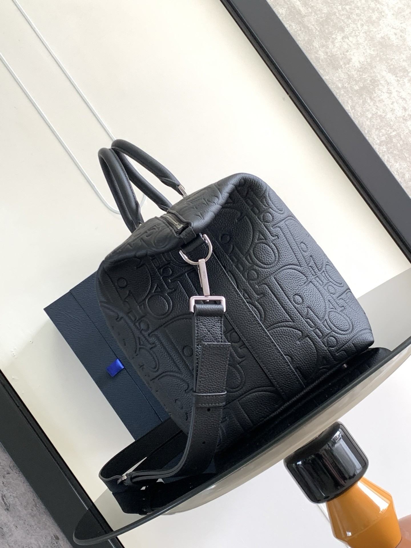 D*or weekender 40 bag in black D*or gravity leather