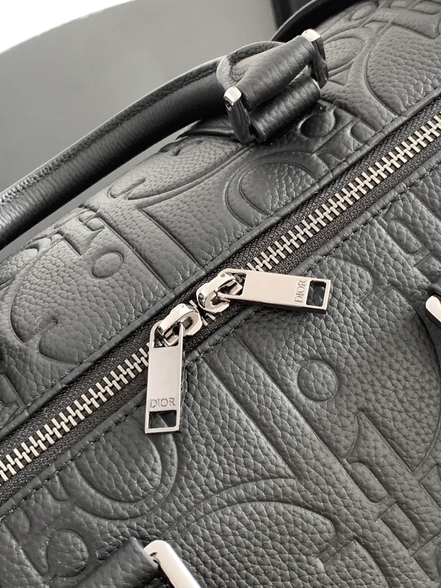 D*or weekender 40 bag in black D*or gravity leather