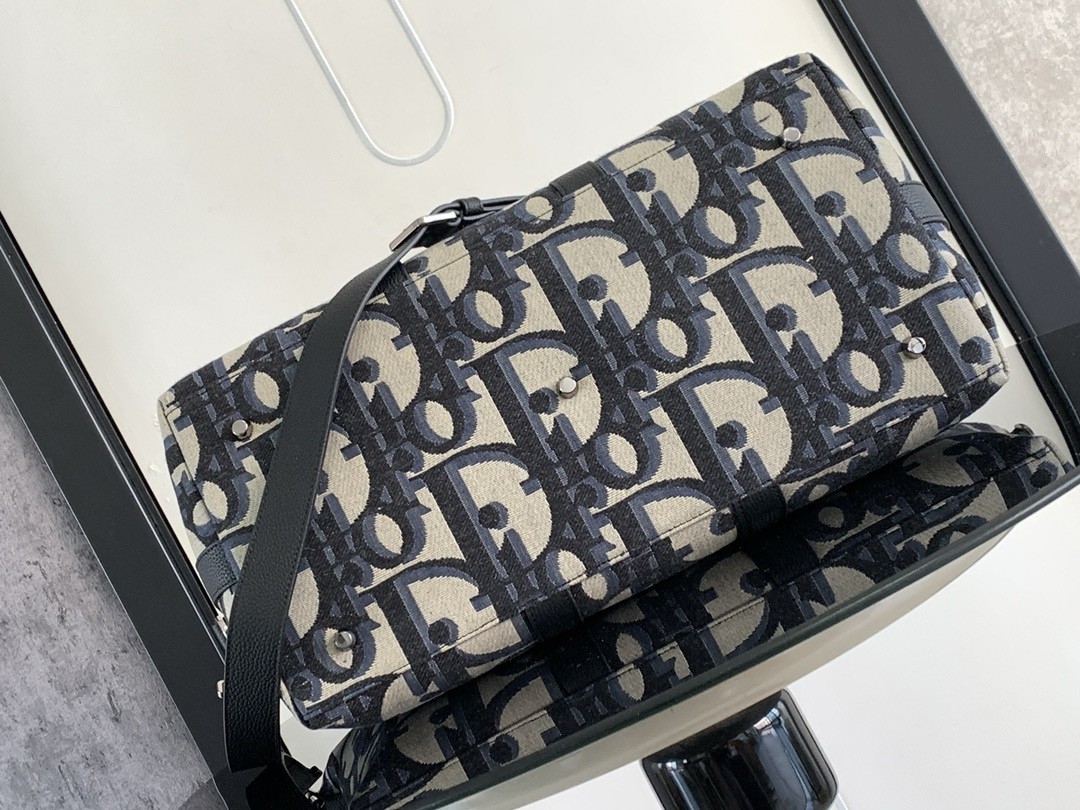 D*or weekender 40 bag in beige maxi D*or oblique jacquard