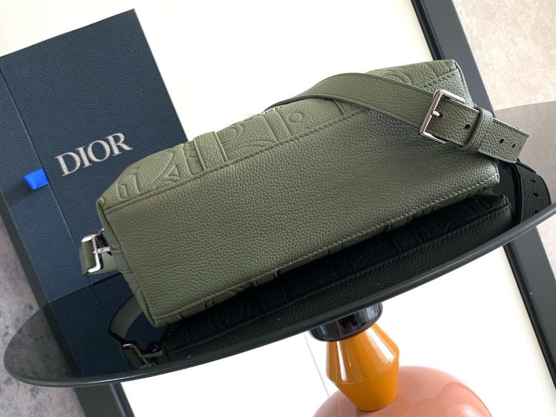 D*or weekender 25 bag in khaki D*or gravity leather