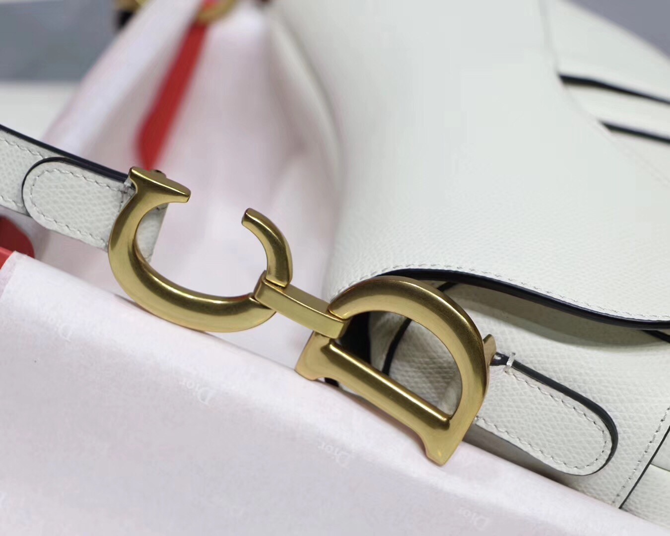 D*or saddle bag in white grained calfskin