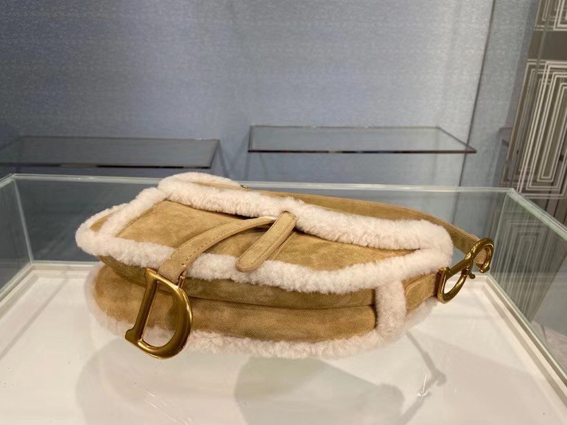 D*or saddle bag in camel shearling