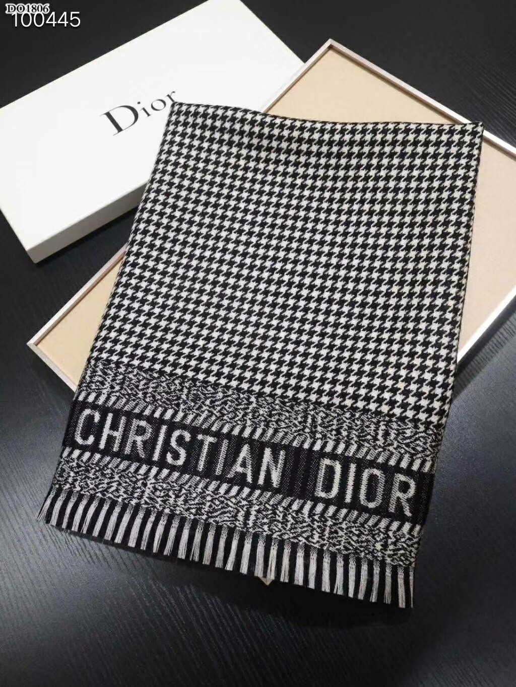 ch**an D*or stole in black/white wool
