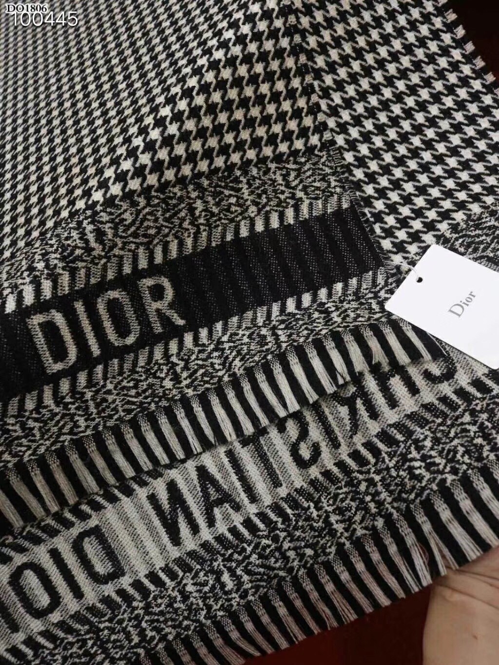 ch**an D*or stole in black/white wool