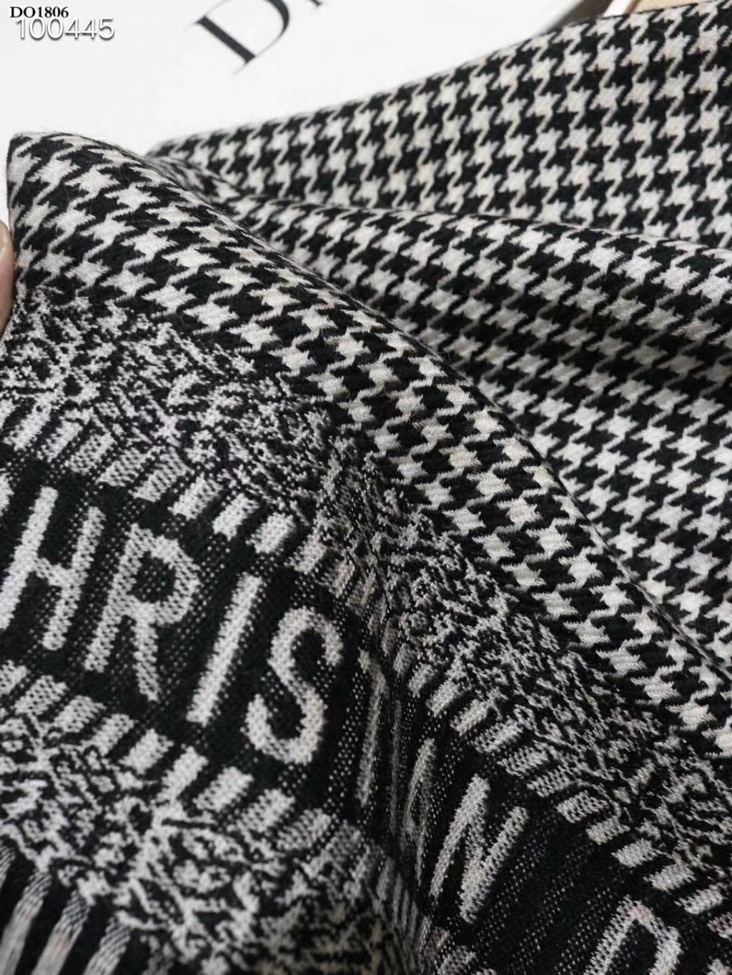 ch**an D*or stole in black/white wool