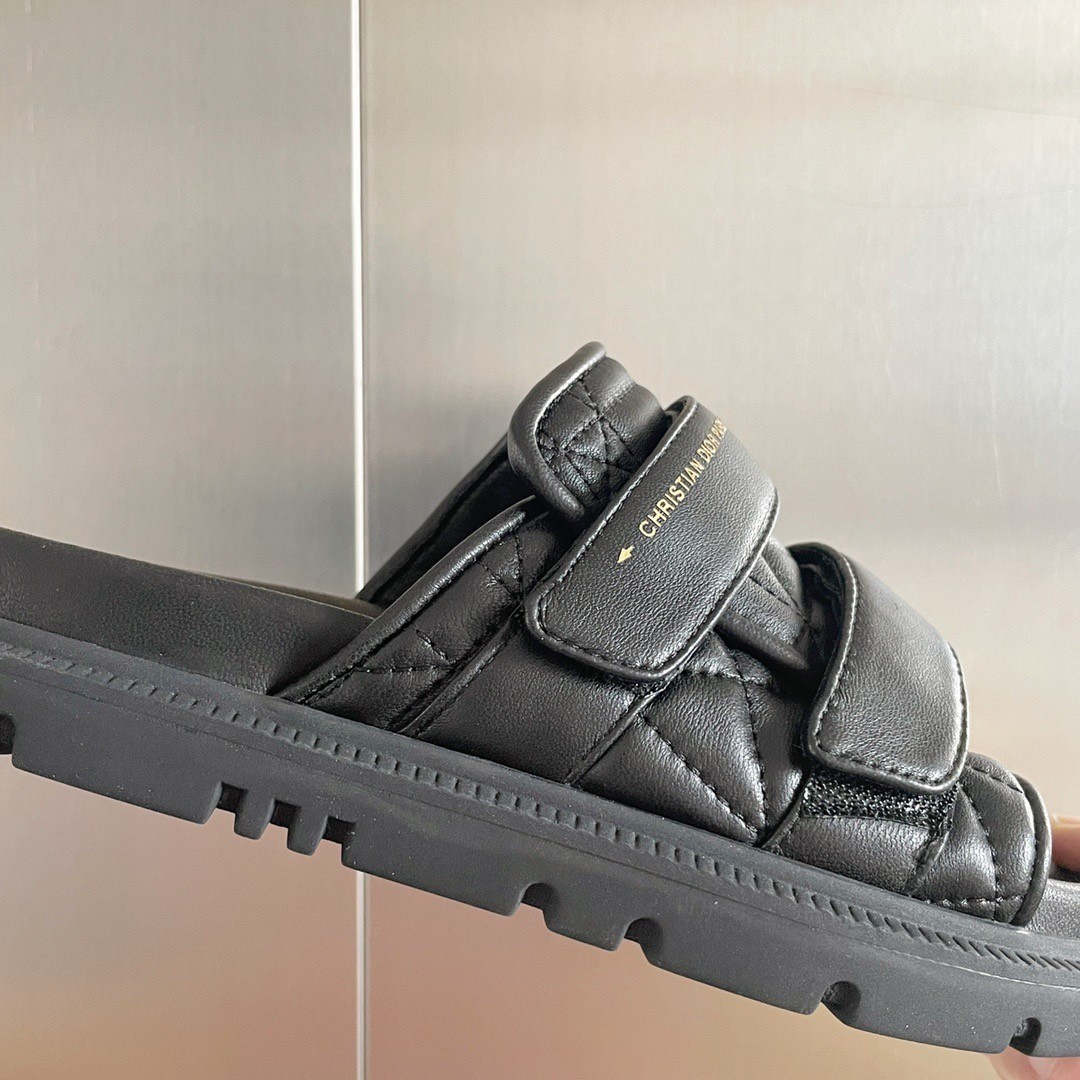D*or dio(r)evolution slides in black quilted cannage calfskin