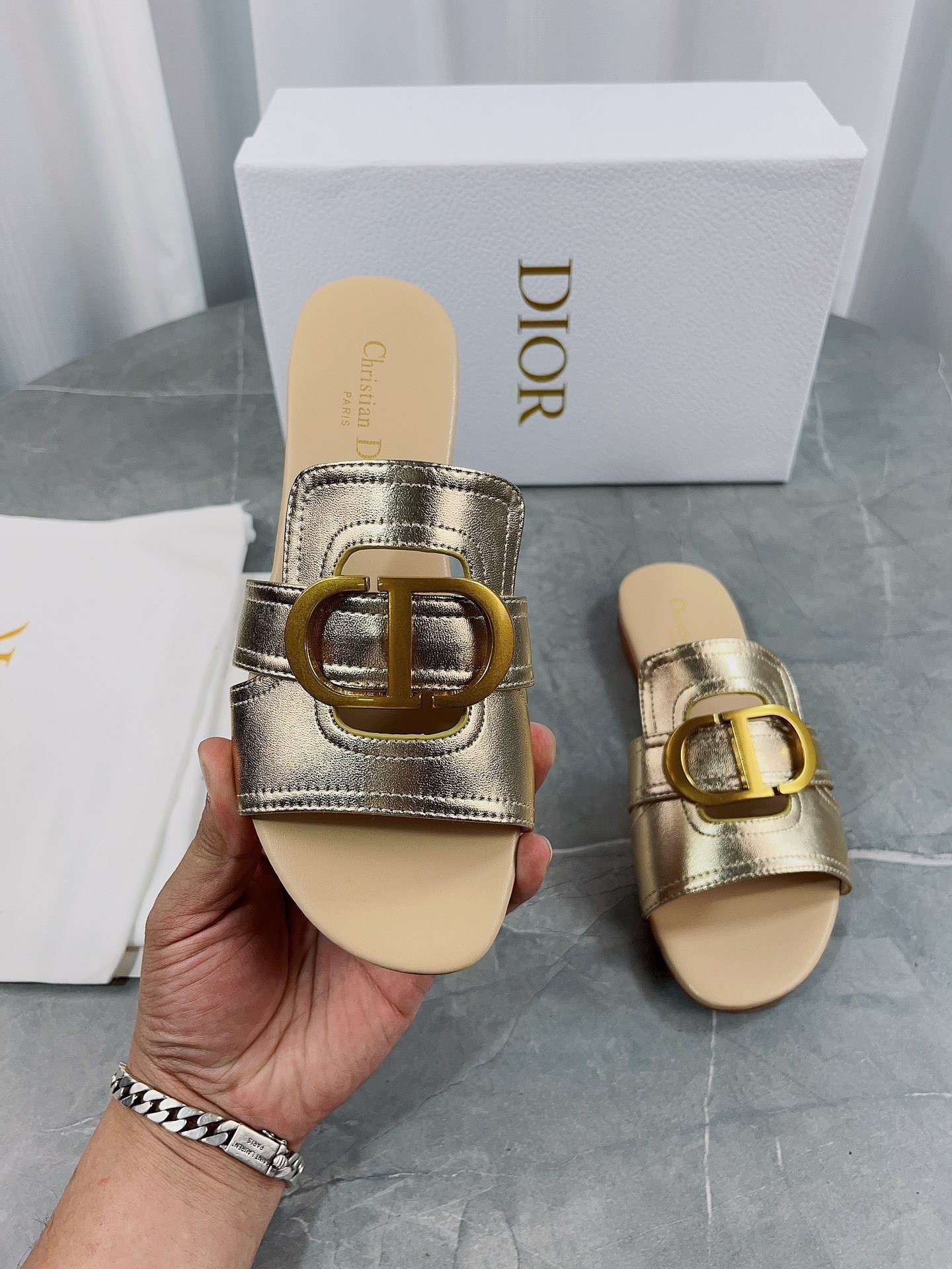 D*or 30 montaigne slides in gold metallic calfskin