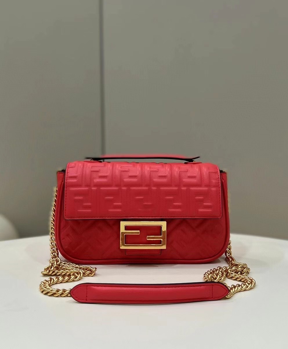 F**di baguette chain midi bag in red nappa leather