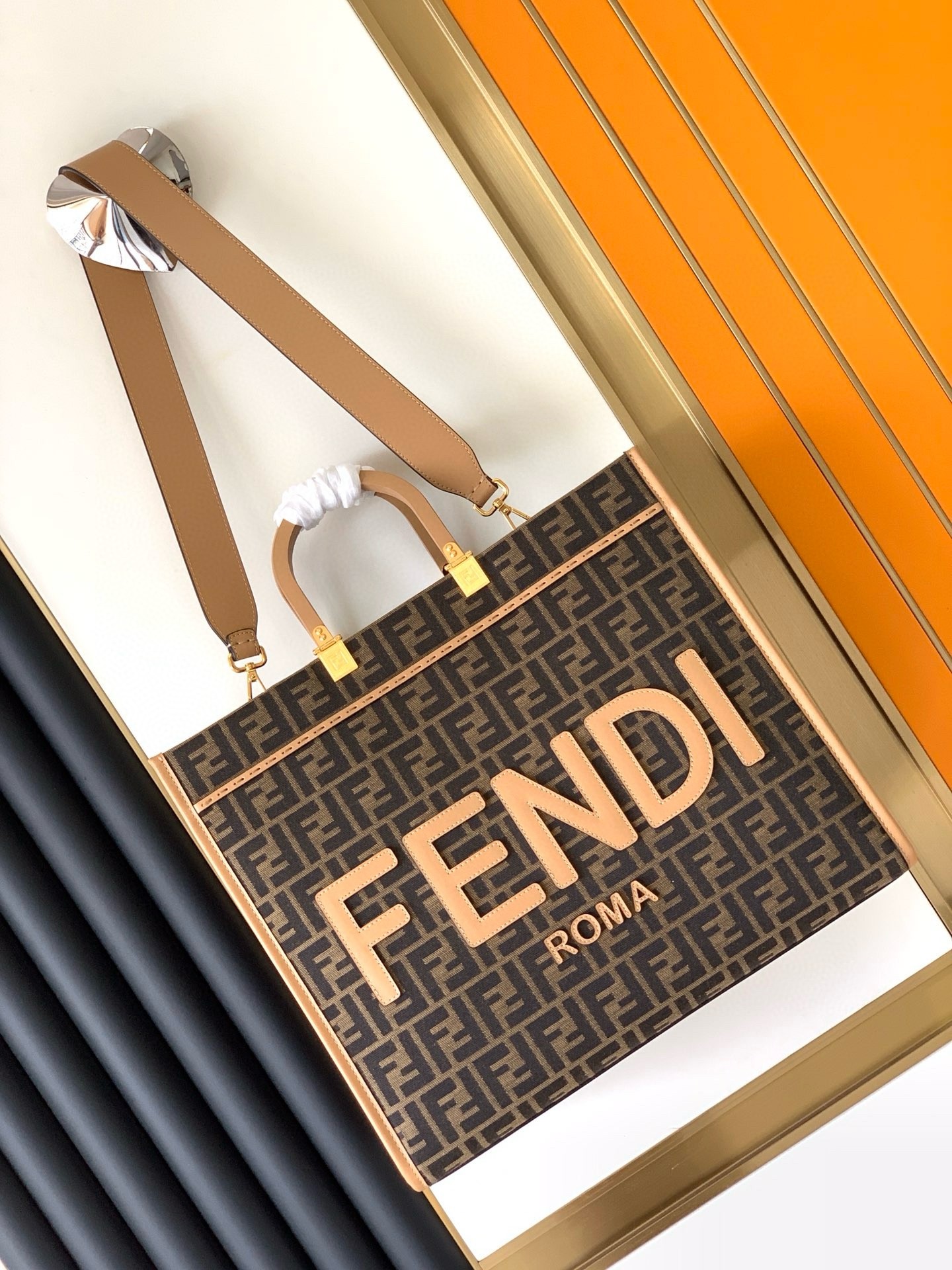 F**di sunshine large tote bag in brown ff jacquard fabric