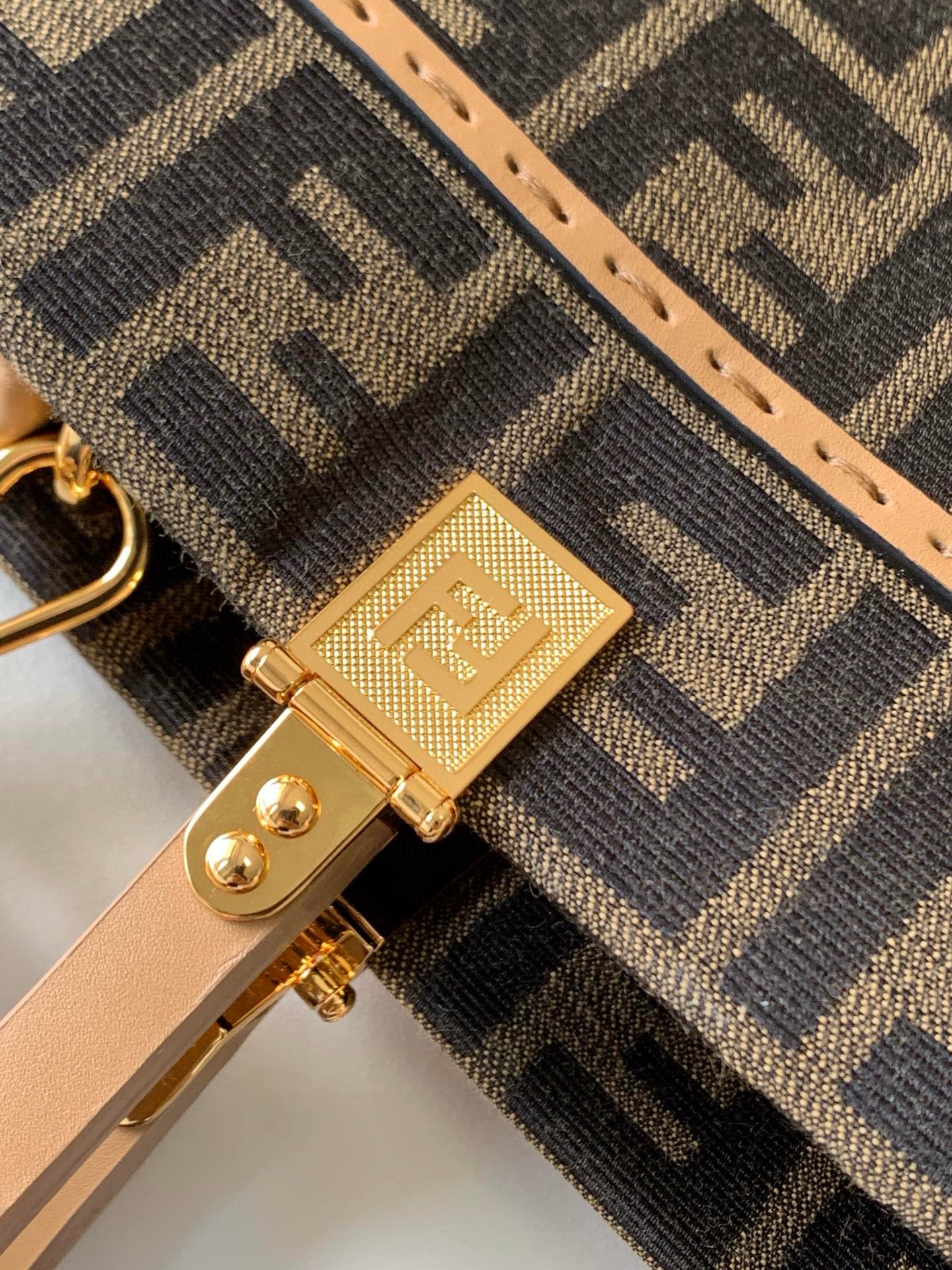 F**di sunshine large tote bag in brown ff jacquard fabric