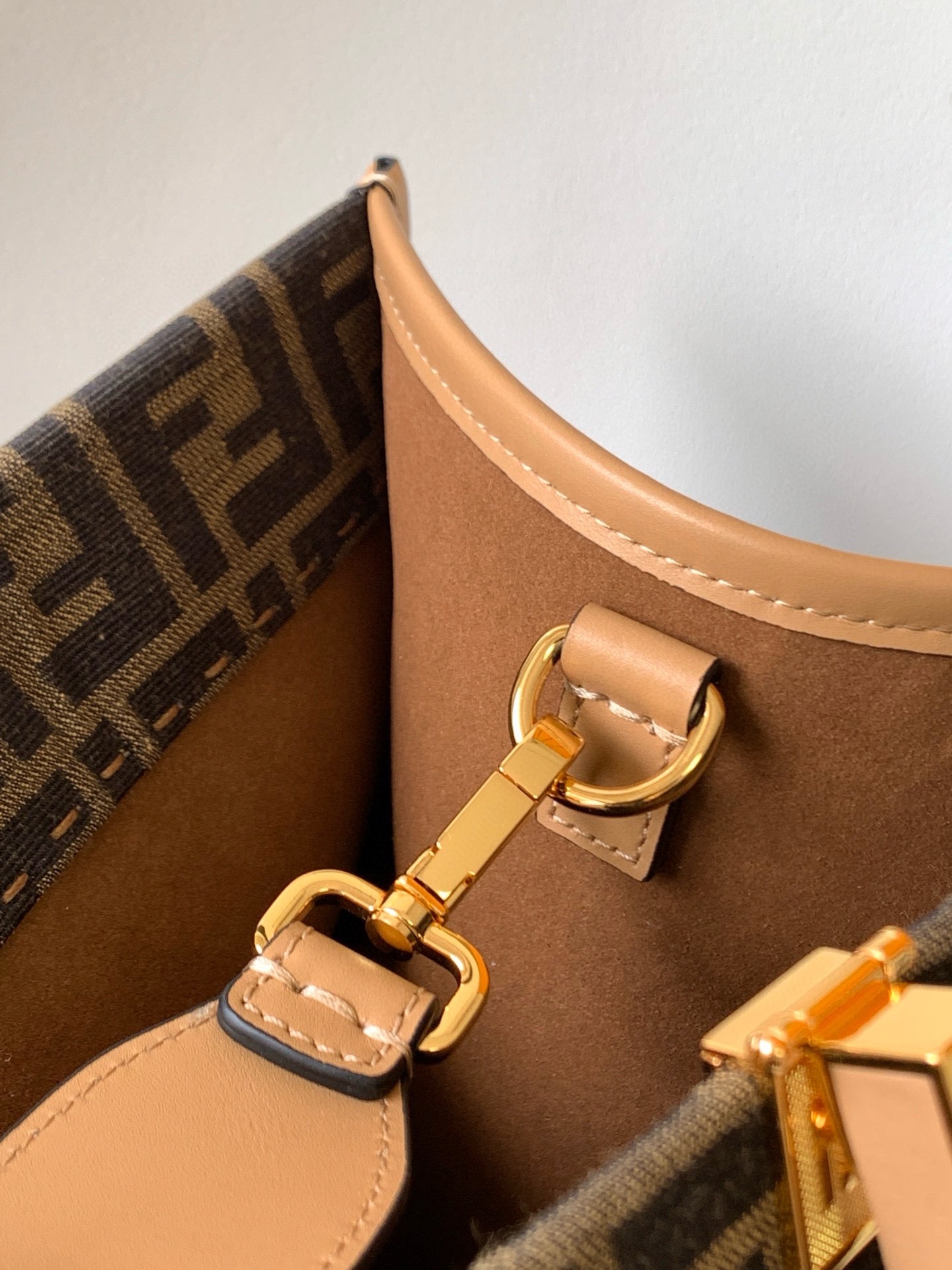 F**di sunshine large tote bag in brown ff jacquard fabric