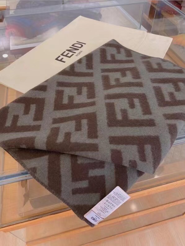 F**di green cashmere ff long scarf