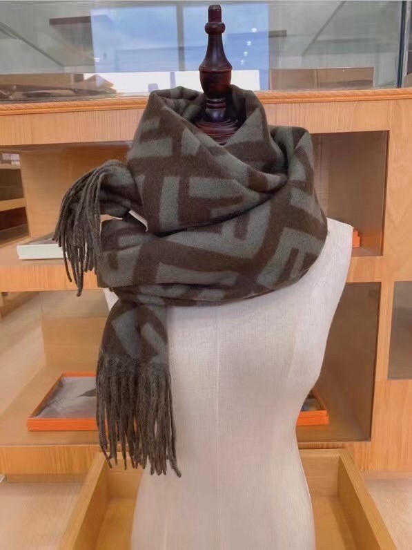 F**di green cashmere ff long scarf