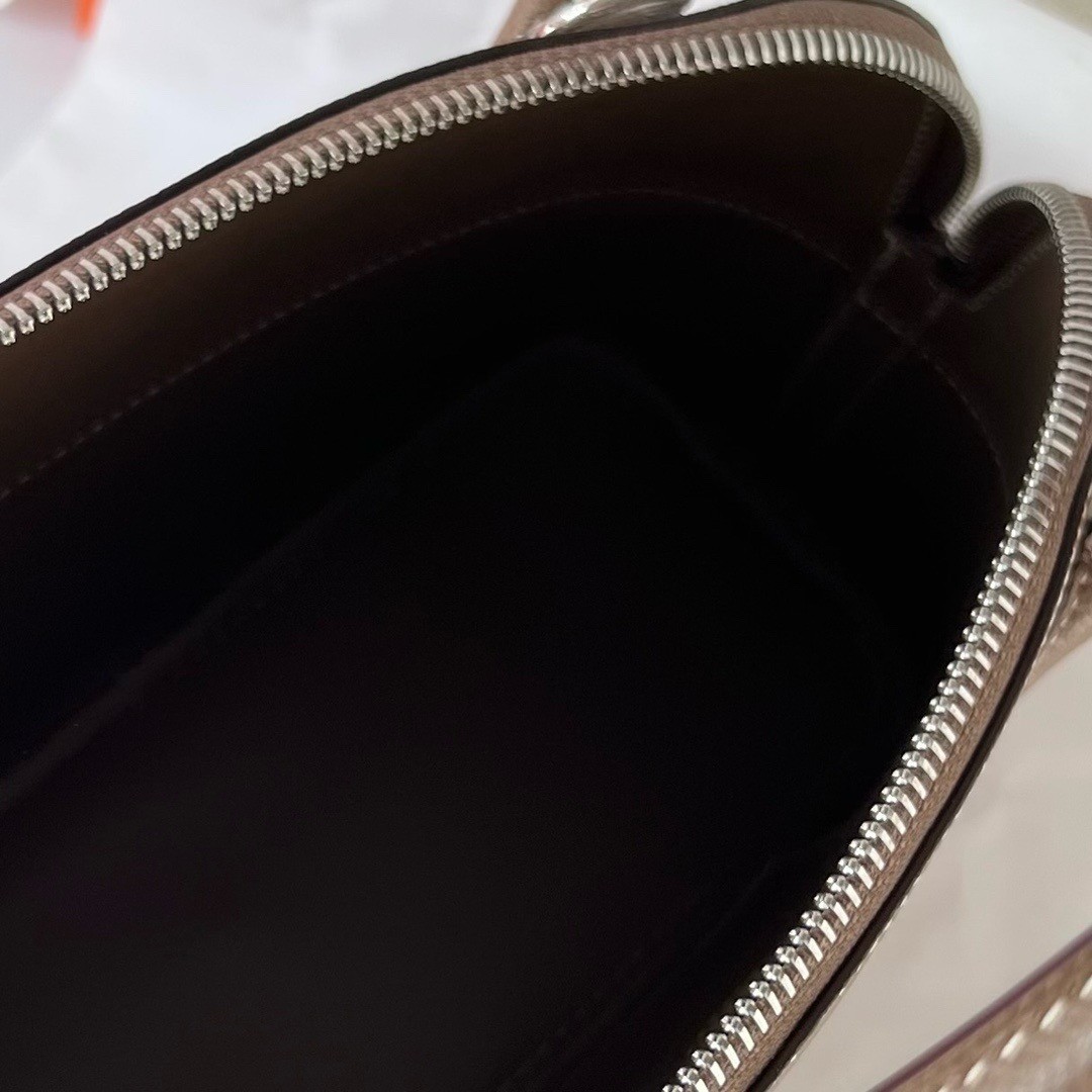 H**mes bolide 1923 27 handmade bag in taupe epsom calfskin