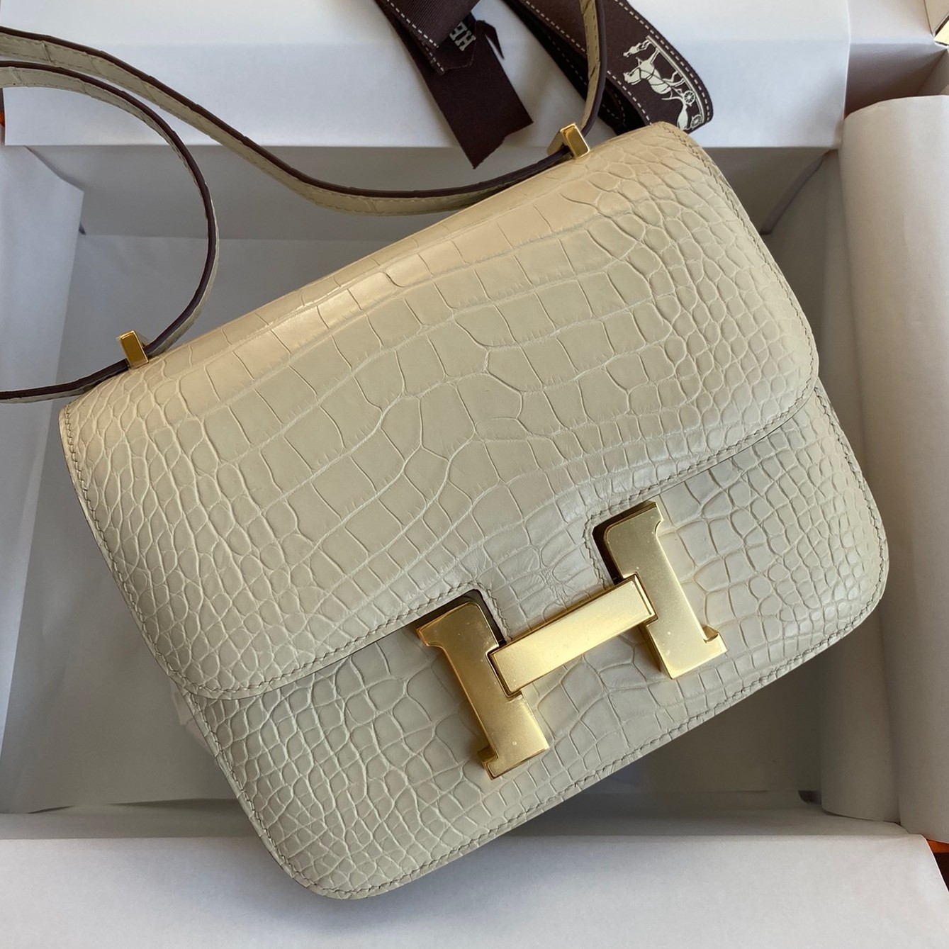 H**mes constance 18 handmade bag in vanille matte alligator leather