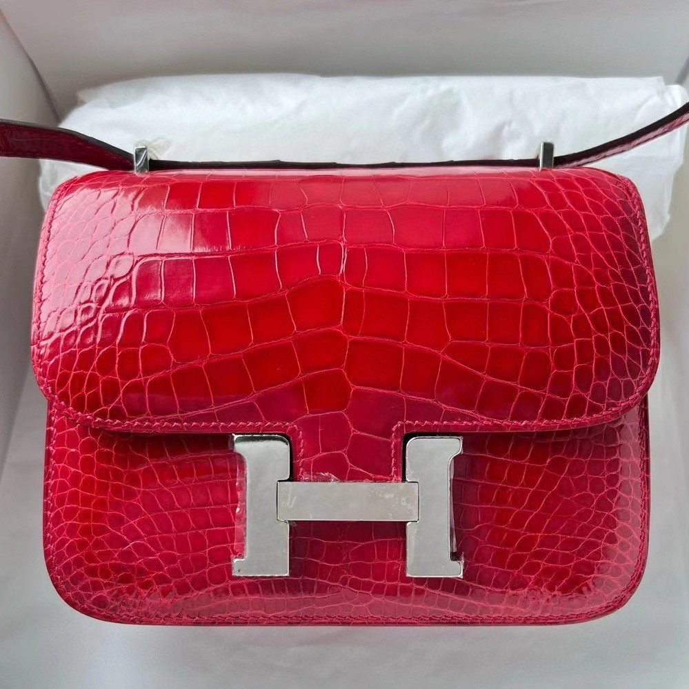 H**mes constance 18 handmade bag in red shiny alligator leather