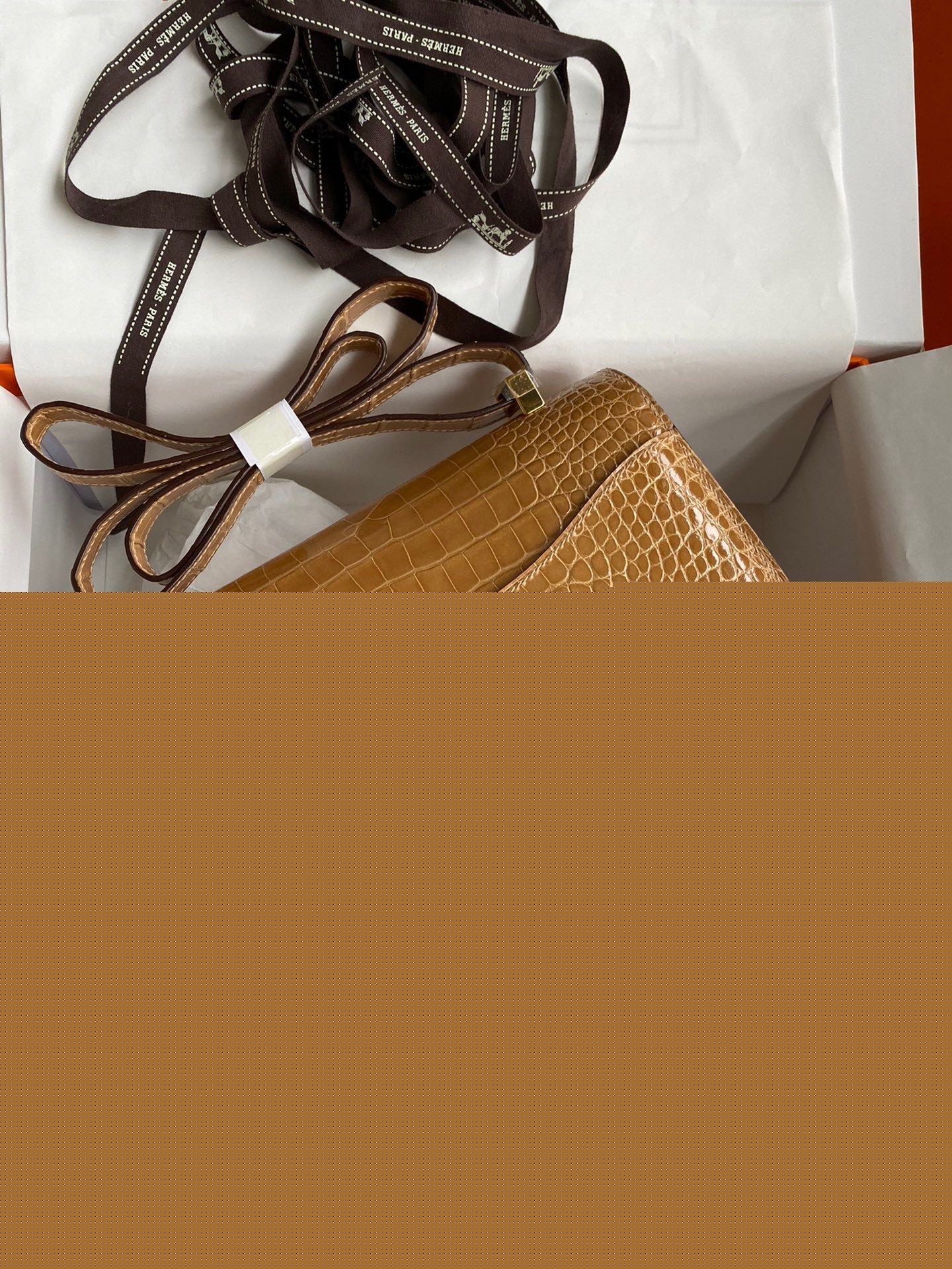 H**mes constance 24 handmade bag in beige shiny alligator leather